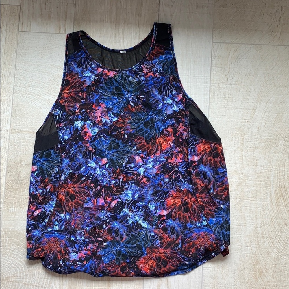 COPY - Lululemon sculpt tank fun print